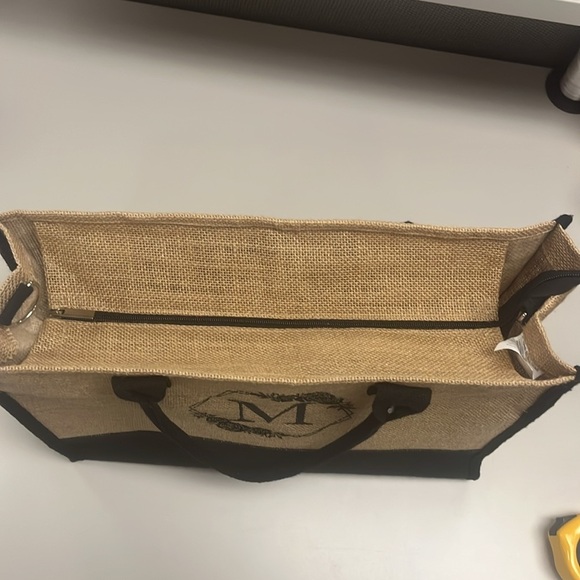 Monogrammed letter M Black and Tan burlap large zip Tote Bag w/ strap preowned - Picture 11 of 12